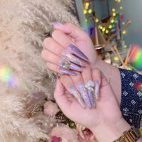 紫色華麗長指甲
細節要慢慢觀察，品味要慢慢品嚐
只想要做出不一樣有質感的指甲。
